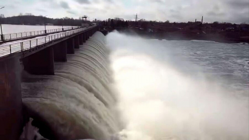 Движение автотранспорта ограничили близ Петропавловска из-за второй волны паводка
