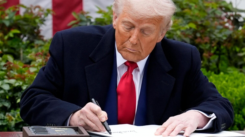 Трампу не следует баллотироваться на третий срок, считают американцы