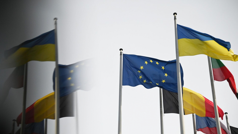 ЕС потратит доходы от российских активов на оружие и боеприпасы для Украины
