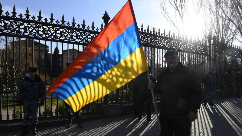 В Армении 15 человек арестовали по обвинению в захвате власти