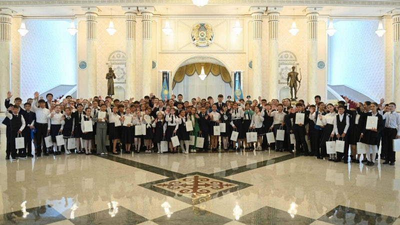 В Казахстане в день защиты детей провели экскурсию для ребят в резиденции президента