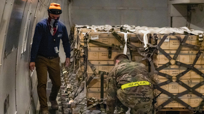 Запад игнорирует применение западного оружия, заявила дипломат
