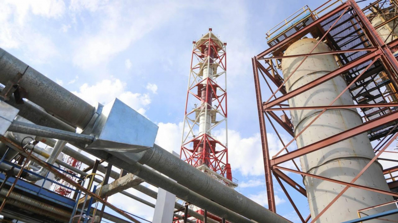 Почти 9 млн тонн нефти переработали в Казахстане за полгода