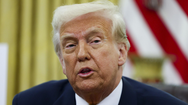 Трамп заявил, что не знает, кто разрешил приостановку помощи Украине