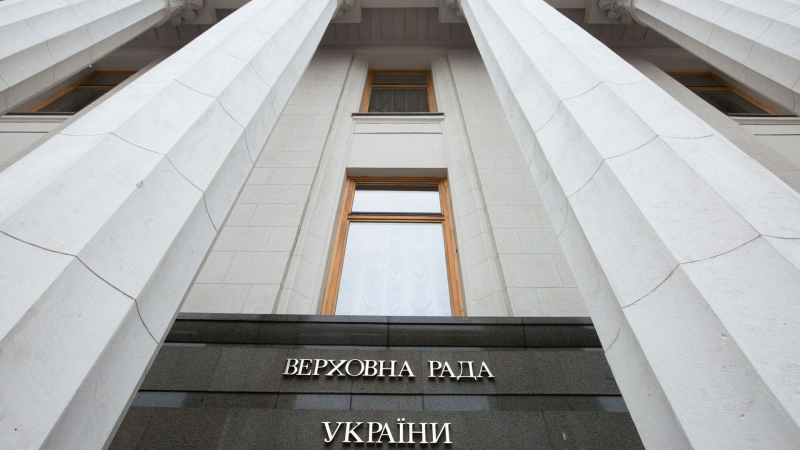 В Раде обвинили советника Зеленского в написании победных речей