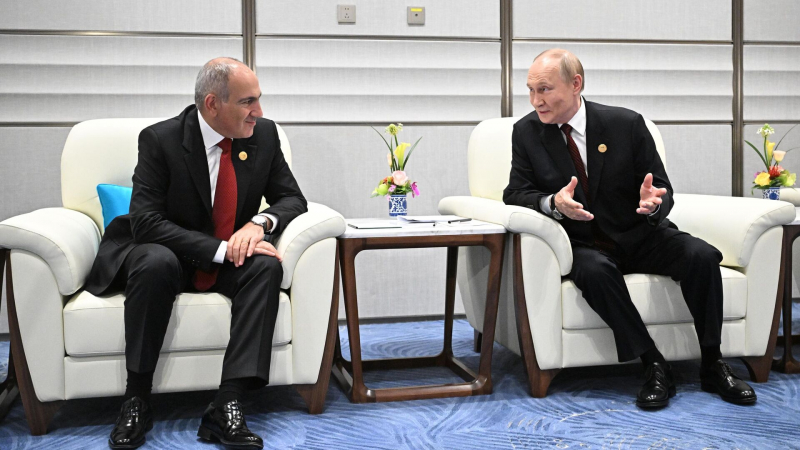 Песков рассказал, как проходила беседа Путина и Пашиняна