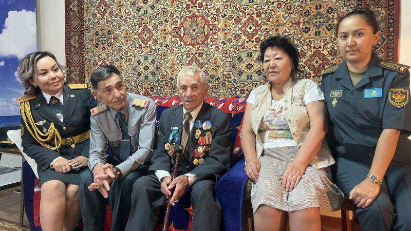 В Алматы отметили 100-летие ветерана Великой Отечественной войны Владимира Белозерова
