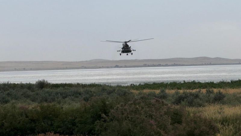 В Казахстане 14 дней ищут пропавший военный вертолет: проверили 50% озера - МЧС