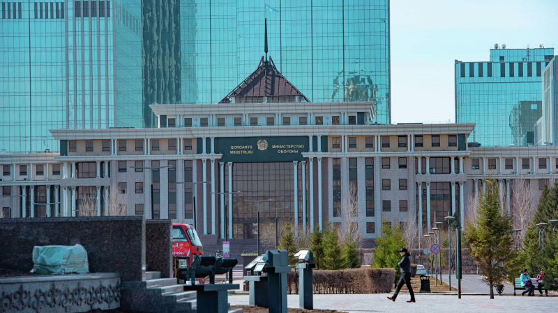 Казахстанцы смогут подать заявку на срочную и контрактную службу в Армии через новый сайт