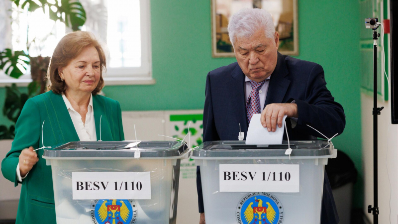 Оппозиция побеждает на парламентских выборах внутри Молдавии