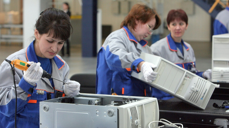 Сколько часов в день должны работать казахстанцы, рассказали в Минтруда