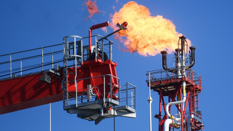Восьмерка ОПЕК+ решила увеличить предел нефтедобычи в октябре