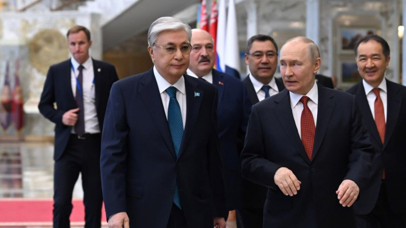 Касым-Жомарт Токаев поздравил Владимира Путина с днем рождения