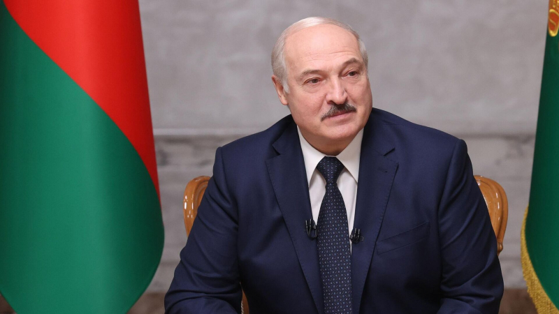 Лукашенко заявил, что не держится за власть