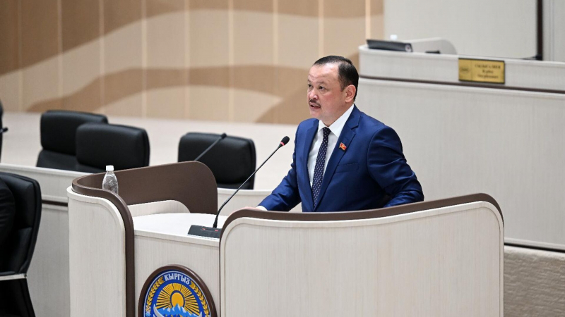 Парламент Кыргызстана объявил о самороспуске