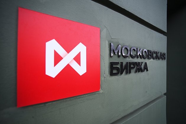 Российский рынок акций символически повышается на 0,02 процента в начале торгов четверга
