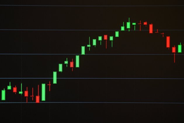 Российский рынок акций снизился в основную сессию на 0,2 процента