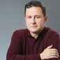 Российский рынок акций в пятницу слабо меняется, рубль теряет к доллару и юаню
