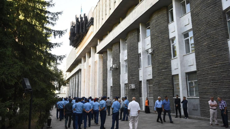 В Алматы прощаются с космонавтом Талгатом Мусабаевым