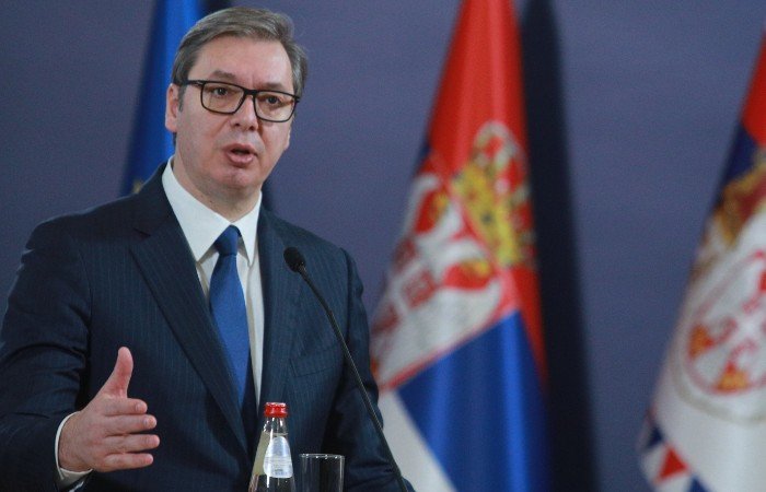 Вучич призвал сербов на севере Косово разобрать баррикады